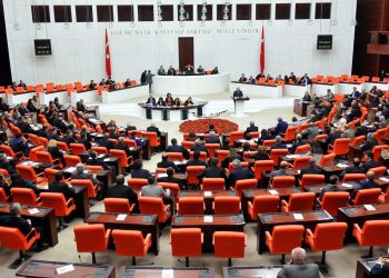 AKP, emekli maaşı alt sınırını da içeren yasa teklifini Meclis'e sundu