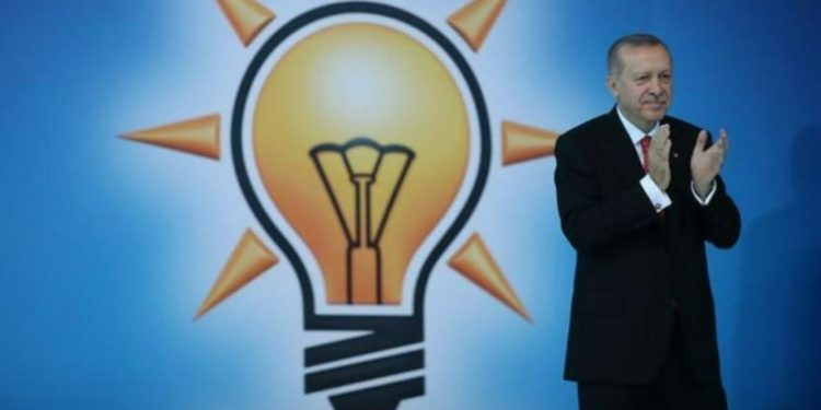 AKP'den Özgür Özel'in 'trol ordusu' iddialarına ilişkin ilk açıklama