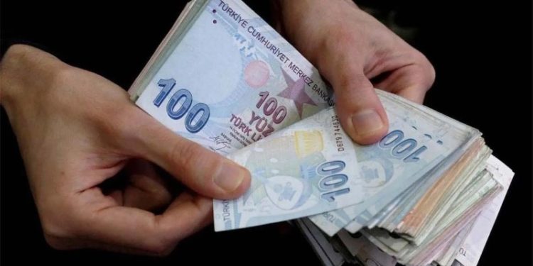 AK Parti Grup Başkanvekili Muhammet Emin Akbaşoğlu "Emeklilikte yaşa takılanlar (EYT) düzenlemesini en geç haftaya Meclis'e sunmayı planlıyoruz. Maaşlar en geç mart ayında yatırılacak. Bu konuda en ufak bir tereddüt söz konusu değil" dedi.