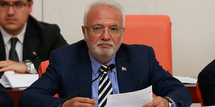 AK Parti Grup Başkanvekili Mustafa Elitaş "EYT taslak metni henüz Meclis'e gelmedi. EYT ile ilgili çalışmayı bitireceğiz. Bir süre gerekiyor, yasalaştıracağız. Bu konuda bizden takvim beklemeyin. Bakanlıktan metin geldikten sonra 10 günlük bir çalışma süresi olacak" dedi.