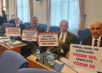 AKP'li vekil'den ‘İşçi arkada, işveren önde oturuyor’ eleştirisine yanıt: İşçilerini kendi makamında oturtuyor musun?