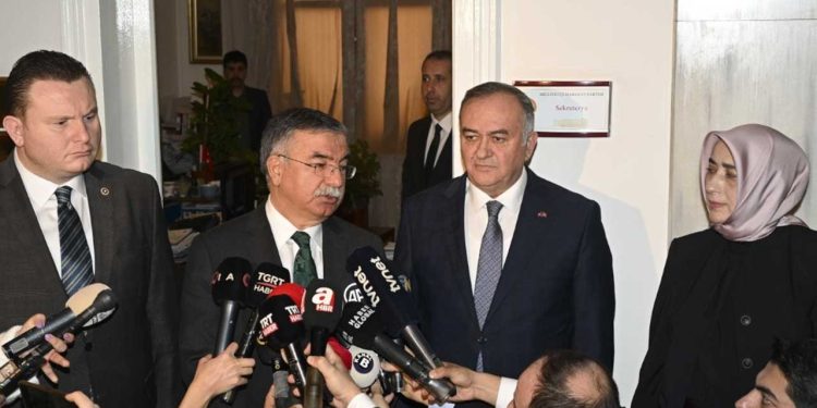 AKP'nin başörtüsü teklifi perşembe günü komisyonda görüşülecek