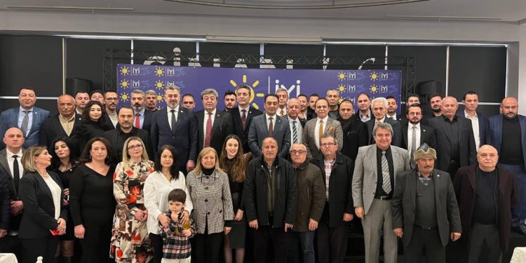 AKP'nin yüksek oy aldığı Kayseri'de 600 kişi İYİ Parti'ye katıldı