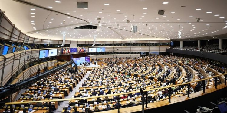 AP'de yolsuzluktan tutuklanan Eva Kaili'nin yerine yeni başkan yardımcısı seçildi