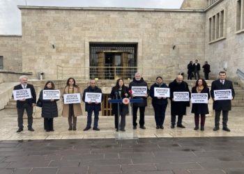 Adalet Nöbeti 29’uncu gününde: Avukat ve ailesi Öcalan ile bir an önce görüşmeli