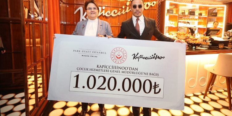 Aile Bakanı Yanık, bağış teşekkürü için Nusret'in dükkanına gitti