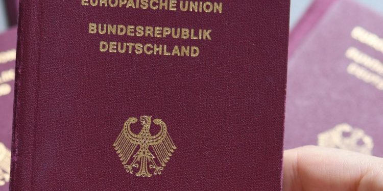 Alman vatandaşlığına geçişi kolaylaştıran tasarı hazır