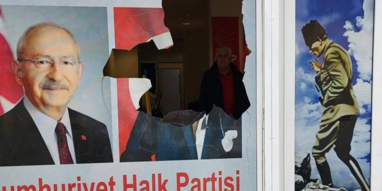 Almanya'da CHP ofisine saldırı