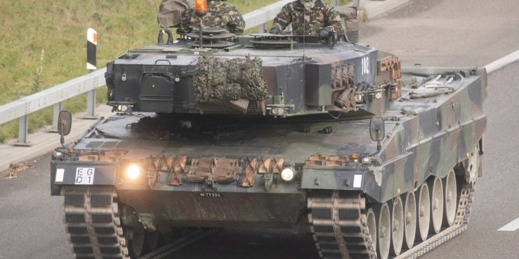 Almanya'nın Ukrayna'ya tank gönderme kararına kim, ne dedi?