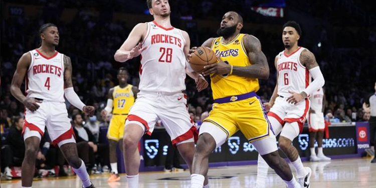 Alperen Şengün, LeBron James'le düellosunda kariyer rekorunu kırdı; Shaquille O'Neal'ı geride bıraktı!