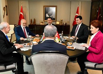 CHP, DEVA Partisi, Demokrat Parti, Saadet Partisi ve Gelecek Partisi genel başkanları, İyi Parti Genel Başkanı Meral Akşener'in ev sahipliğinde bir araya geldi.