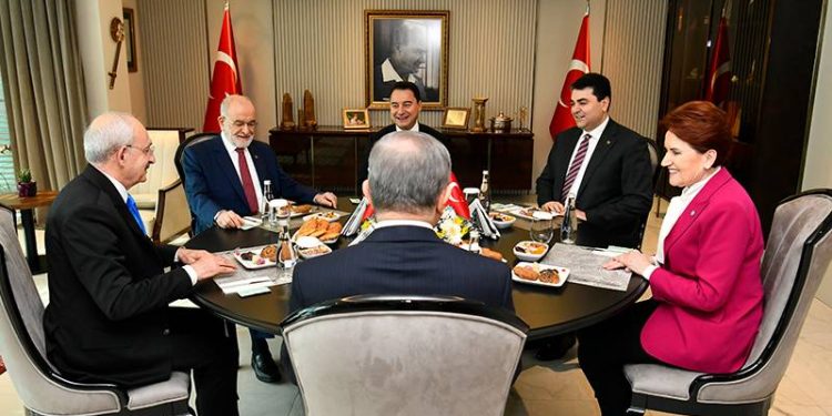 CHP, DEVA Partisi, Demokrat Parti, Saadet Partisi ve Gelecek Partisi genel başkanları, İyi Parti Genel Başkanı Meral Akşener'in ev sahipliğinde bir araya geldi.