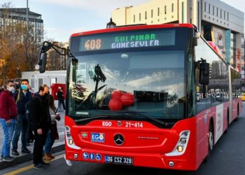 Ankara Büyükşehir Belediyesi tarafından toplu ulaşıma yapılan zam ile ilgili, "EGO'nun Kasım 2022'deki aylık zararı 262 milyon liradır. Son fiyat artışının ardından gelirlerin yaklaşık 50 milyon lira artacağı beklenmektedir. Yani fiyat artışı, zararın beşte birini karşılamaktadır." denildi.