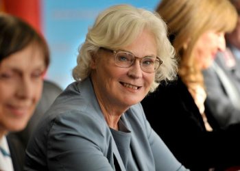 Anket: Almanlar, Savunma Bakanı Lambrecht'in görevden alınmasını istiyor