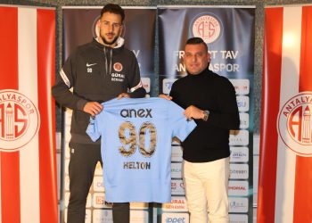 Antalyaspor, kaleci Helton Leite'yı kadrosuna kattı!