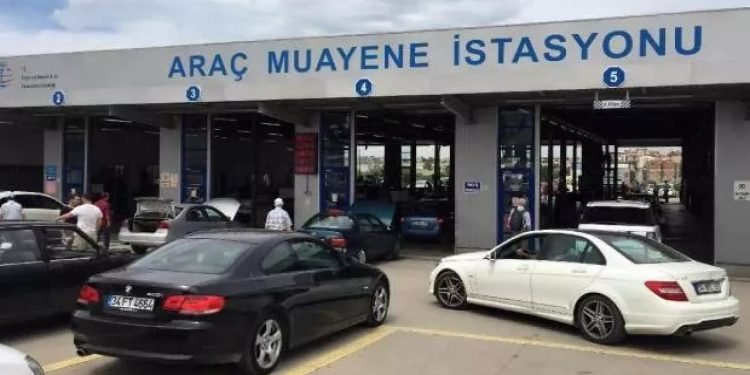 Aracını muayeneye götüren ünlü yazar şaşkına döndü