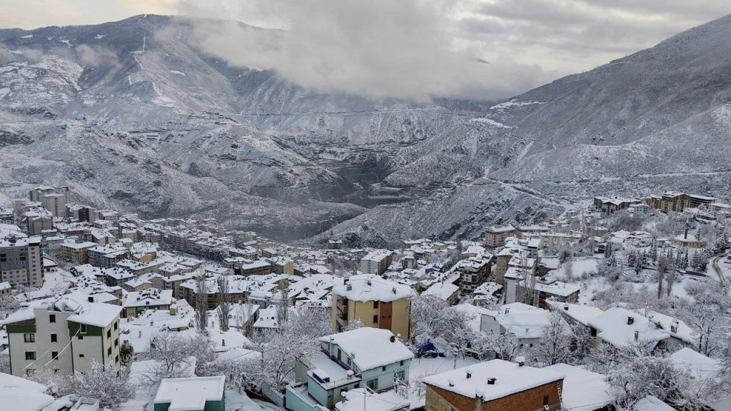 Artvin'de kar nedeniyle eğitime ara verildi