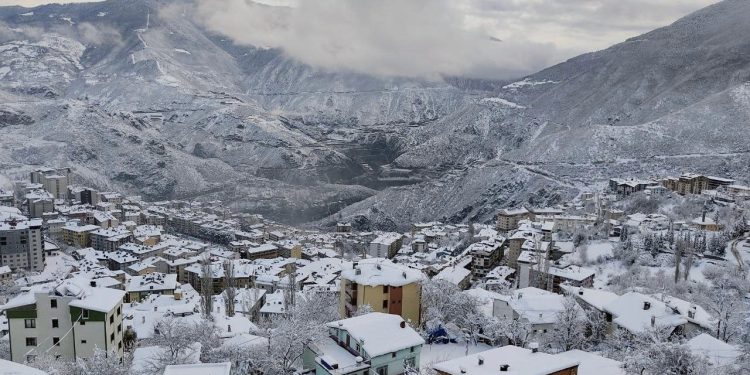 Artvin'de kar nedeniyle eğitime ara verildi