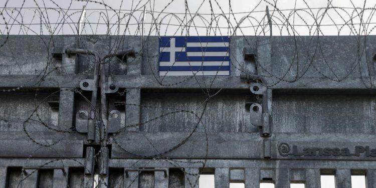 Atina Türkiye sınırındaki duvarı uzatıyor