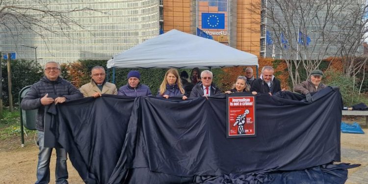 Avrupa Türk Gazeteciler Birliği Brüksel’den seslendi: ‘Gazetecilik suç değildir’