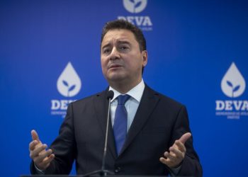 Babacan'dan Erdoğan'a: Haydi at imzayı, elini tutan mı var?