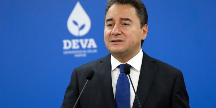 DEVA Partisi Genel Başkanı Ali Babacan, altılı masanın 5 Ocak’taki buluşması öncesinde ortak hükümet programıyla ilgili, “Ortak politika belgesinde ne kadar mutabakat varsa onu açıklayacağız. Herhangi bir konuda itiraz varsa o da metne girmeyecek” dedi.