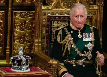 Babam gittiği her yere zavallı oyuncak ayısını da götürüyordu