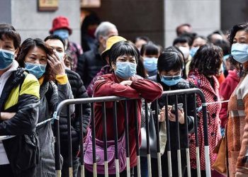 Bağışıklık kazanmak isteyen gençler yaşlılar için endişeli