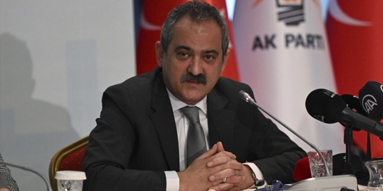 Bakan Özer: Hane sayısı 10'un üzerinde olan tüm köylerde okullar açılacak