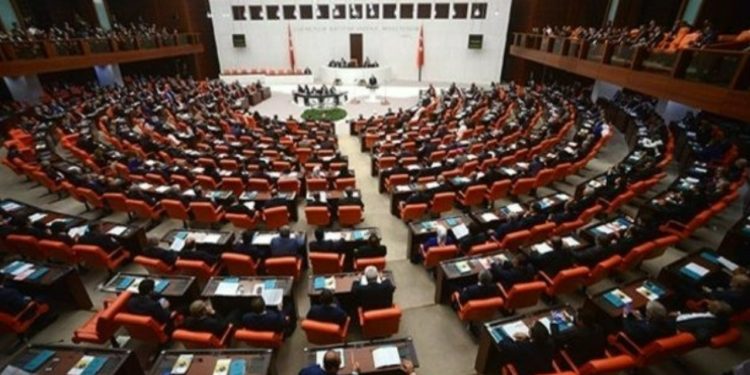 'Bakanların milletvekillerine hakaretlerinin araştırılması' önergesi, reddedildi
