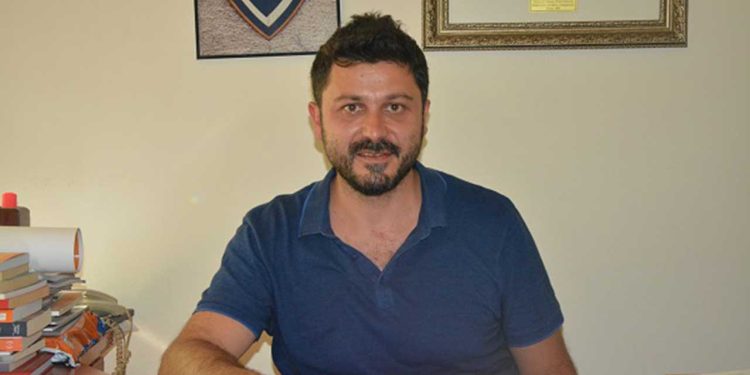 Barış Akademisyeni Dinçer Demirkent için göreve iade kararı verildi