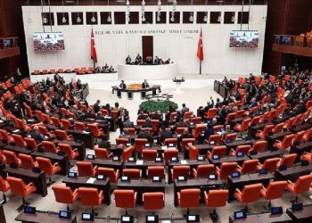 Başörtüsü teklifi, Anayasa Komisyonu'ndan geçti