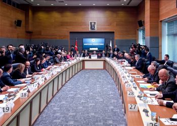 Başörtüsü teklifi komisyondan geçti: CHP ve İYİ Parti salonu terk etti