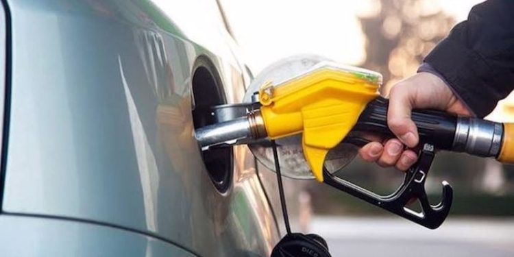 Benzine üç günde ikinci zam
