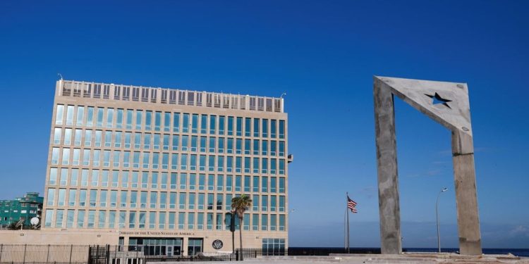 Beş yıl sonra ilk: ABD, Küba'da göçmenlik başvurularını kabul etmeye başladı