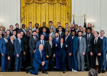 Biden, NBA şampiyonu Golden State Warriors'ı Beyaz Saray'da ağırladı