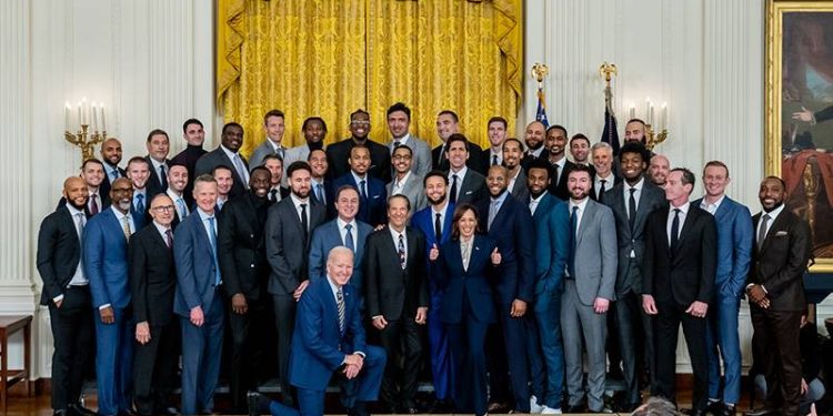 Biden, NBA şampiyonu Golden State Warriors'ı Beyaz Saray'da ağırladı