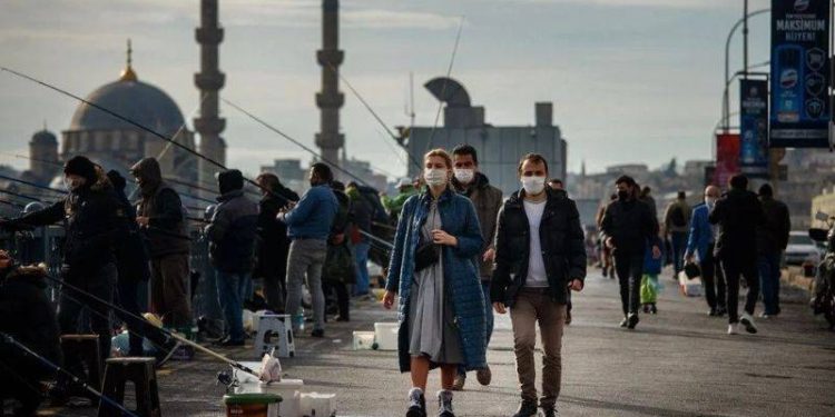 Bilim Kurulu Üyesi Prof. Dr. Özlü: Covid-19 ile yaşamayı öğrendik