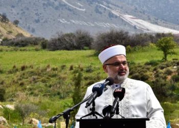 "Bir kız dengi çıkınca hemen evlendirilmeli; artık hanımlar çok pahalı, eskiden dört tane alıyorlardı"