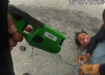 Black Lives Matter kurucusunun kuzeni, polis tarafından şoklanarak öldürüldü