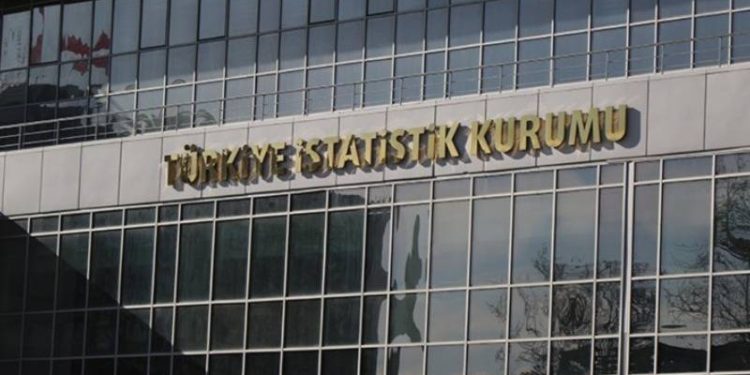 Türkiye İstatistik Kurumu (TÜİK) Ulusal Hesaplar Daire Başkanı'nın beklenenden kötü gelen büyüme verisinin ardından görevden alındığı iddia edildi.