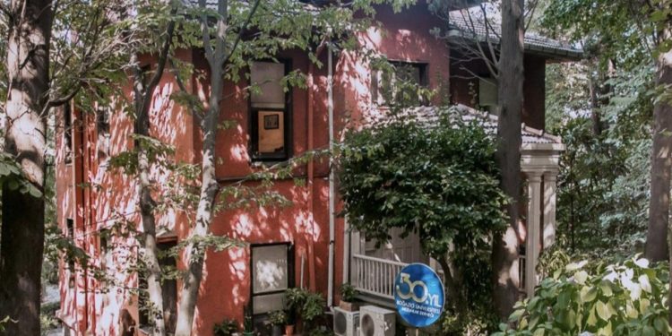 Boğaziçi mezunları kendi bağışlarıyla yaptırdıkları yerden çıkarılıyor