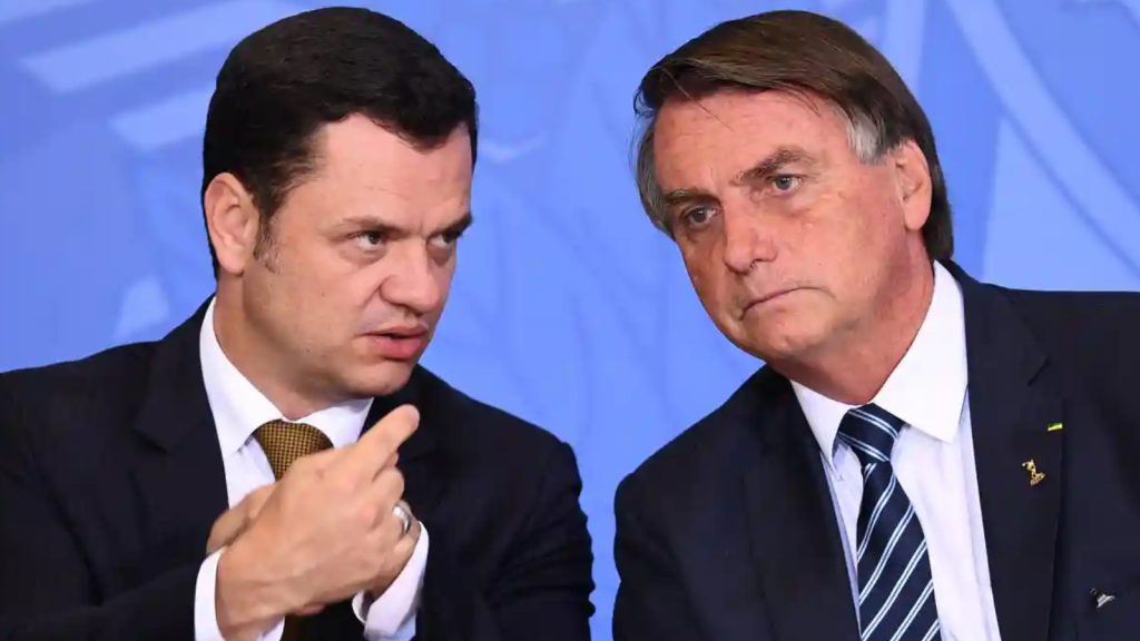 Bolsonaro'nun yakını eski Adalet Bakanı, ABD'den döner dönmez gözaltına alındı