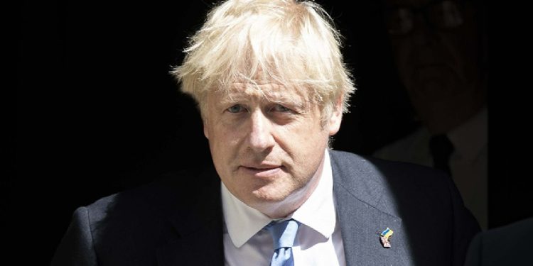Boris Johnson: Putin beni füze saldırısıyla tehdit etti