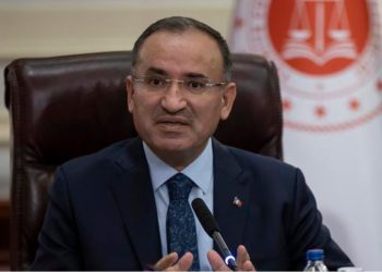 Bozdağ: Anayasa'ya rağmen Altılı Masa'dakilerin alacağı kararlar sivil darbe olur