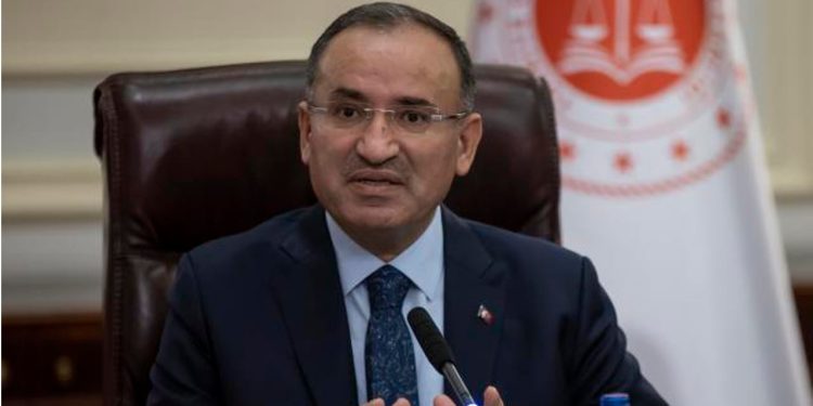 Bozdağ: Anayasa'ya rağmen Altılı Masa'dakilerin alacağı kararlar sivil darbe olur