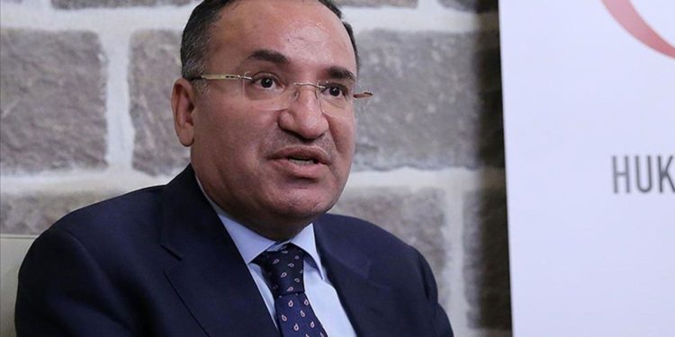 Bozdağ: Demirtaş'ın tweetleriyle ilgili çalışıyoruz