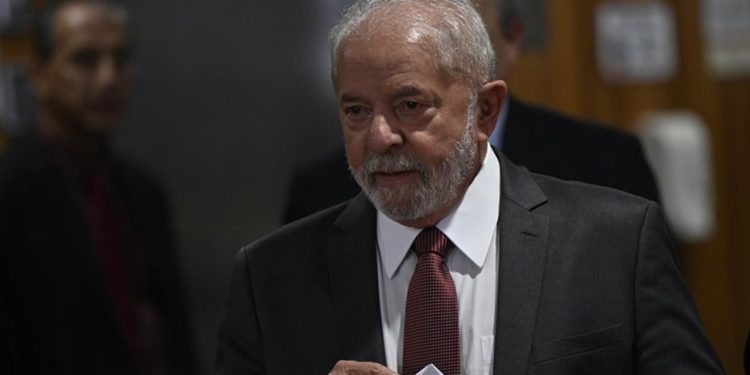 Brezilya Devlet Başkanlığına seçilen Lula da Silva yemin etti