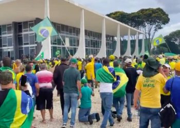 Brezilya'da Bolsonaro destekçileri Kongre'yi bastı