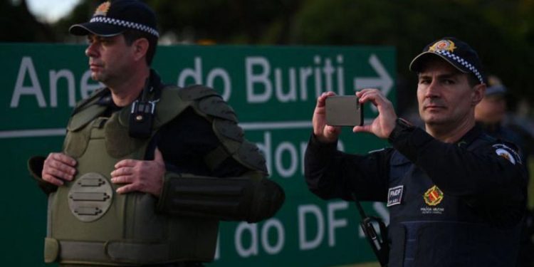 Luiz Inácio Lula da Silva'nın Brezilya Devlet Başkanı olarak göreve başlamasından sadece bir hafta sonra, eski başkan Jair Bolsonaro'nun binlerce taraftarı Kongre, Yüksek Mahkeme ve Başkanlık Sarayı'na baskın düzenledi.